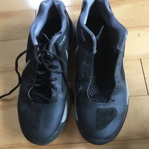 nike flywire volleyball shoes